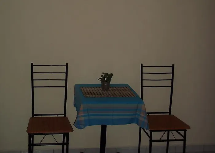 En Leuko * Tsoukaládhes