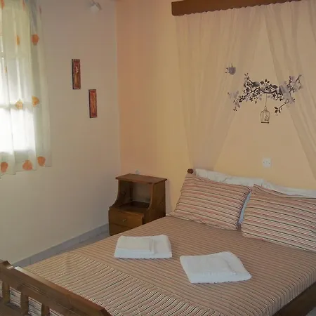 Apartment En Leuko Tsoukaladhes