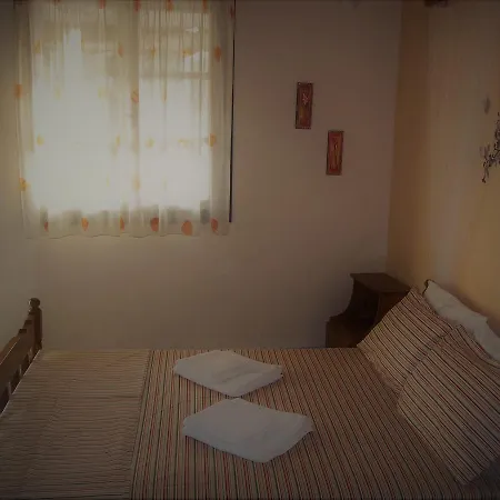 En Leuko Apartment Tsoukaladhes