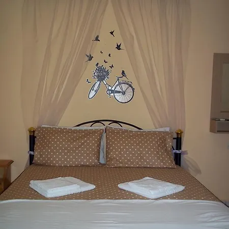 شقة En Leuko Tsoukaládhes